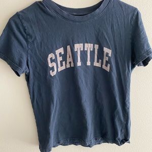 Brandy mellive Seattle tee.